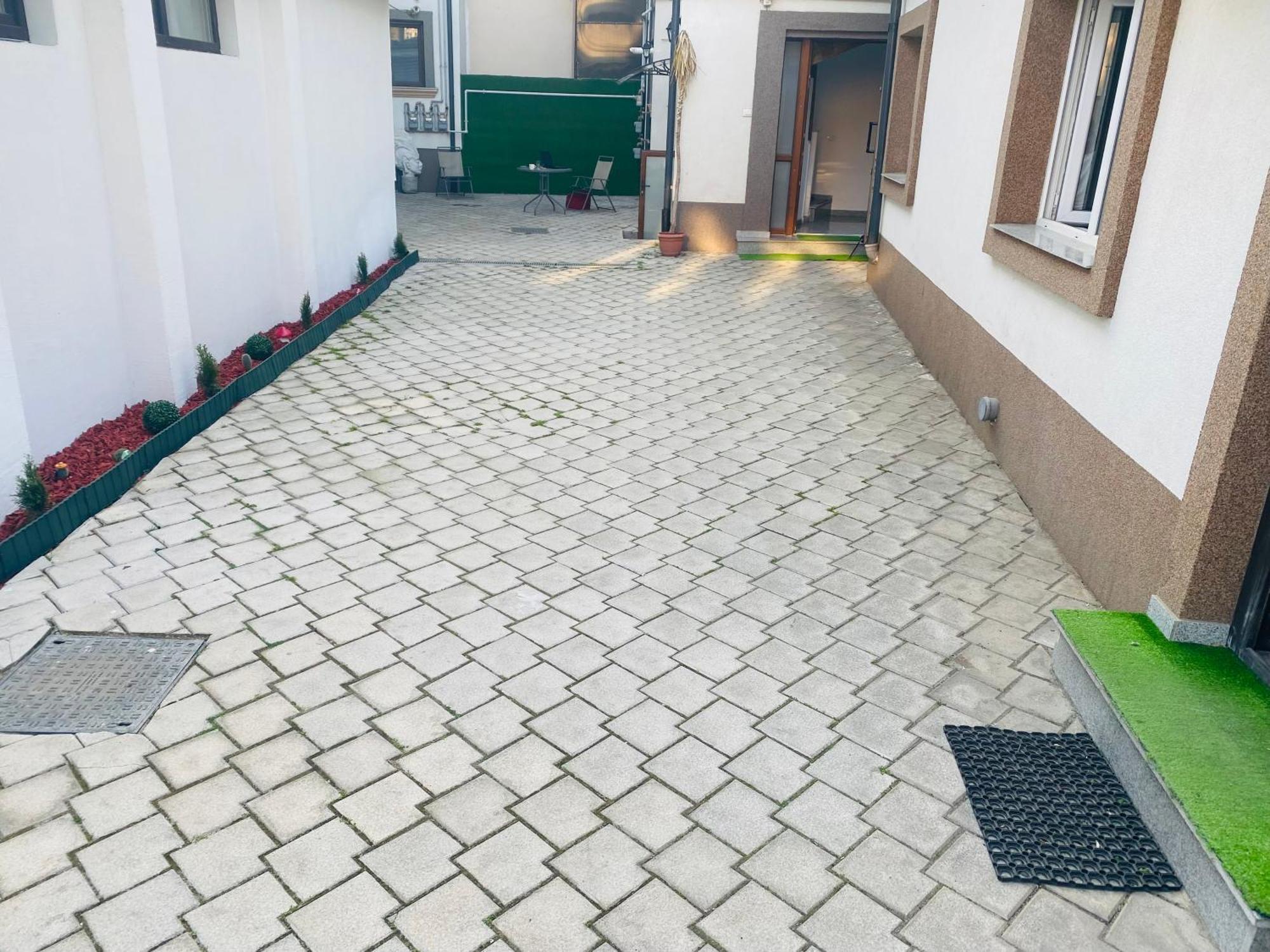 Albergue Cazan House Bucarest Exterior foto