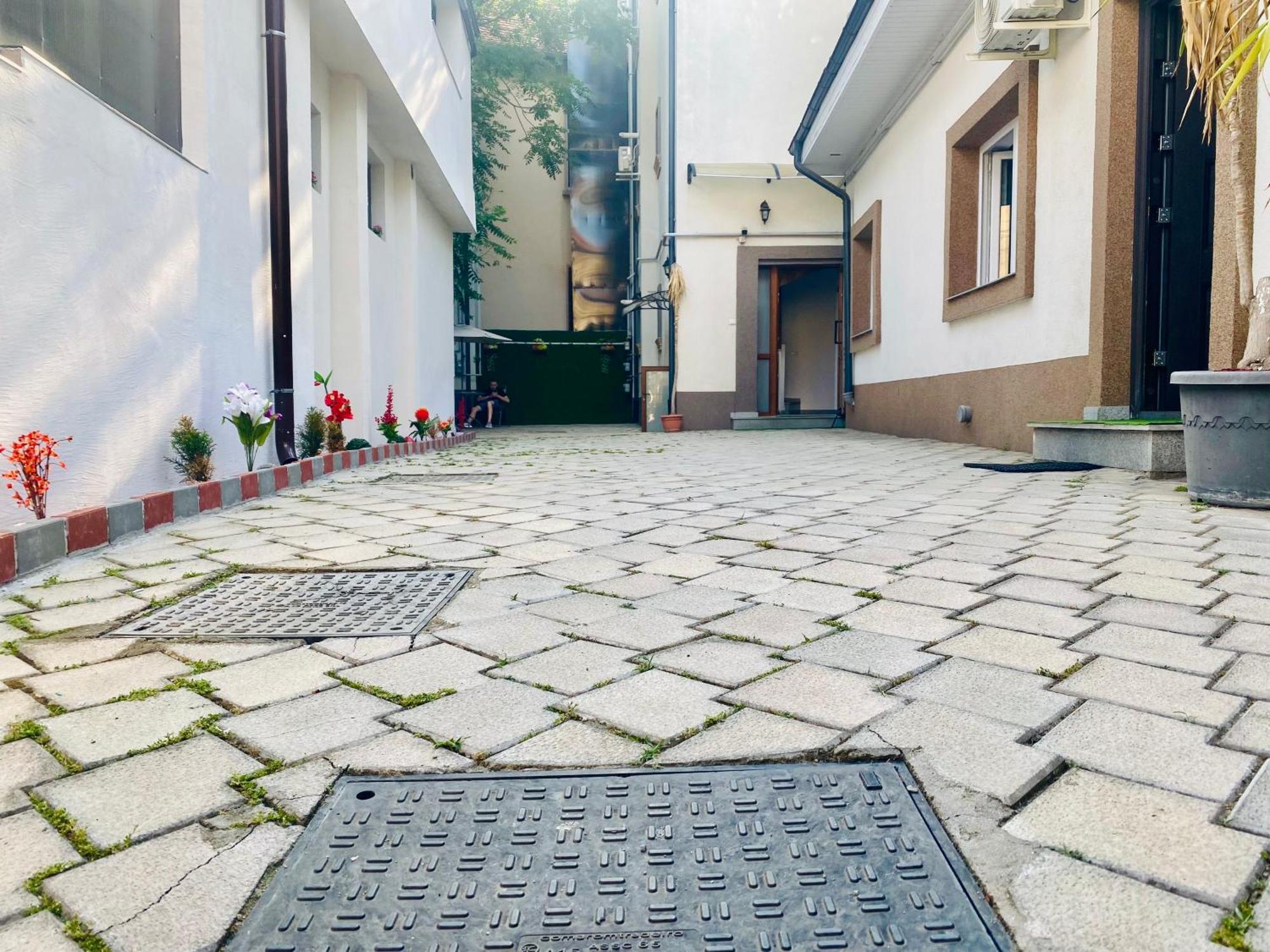 Albergue Cazan House Bucarest Exterior foto