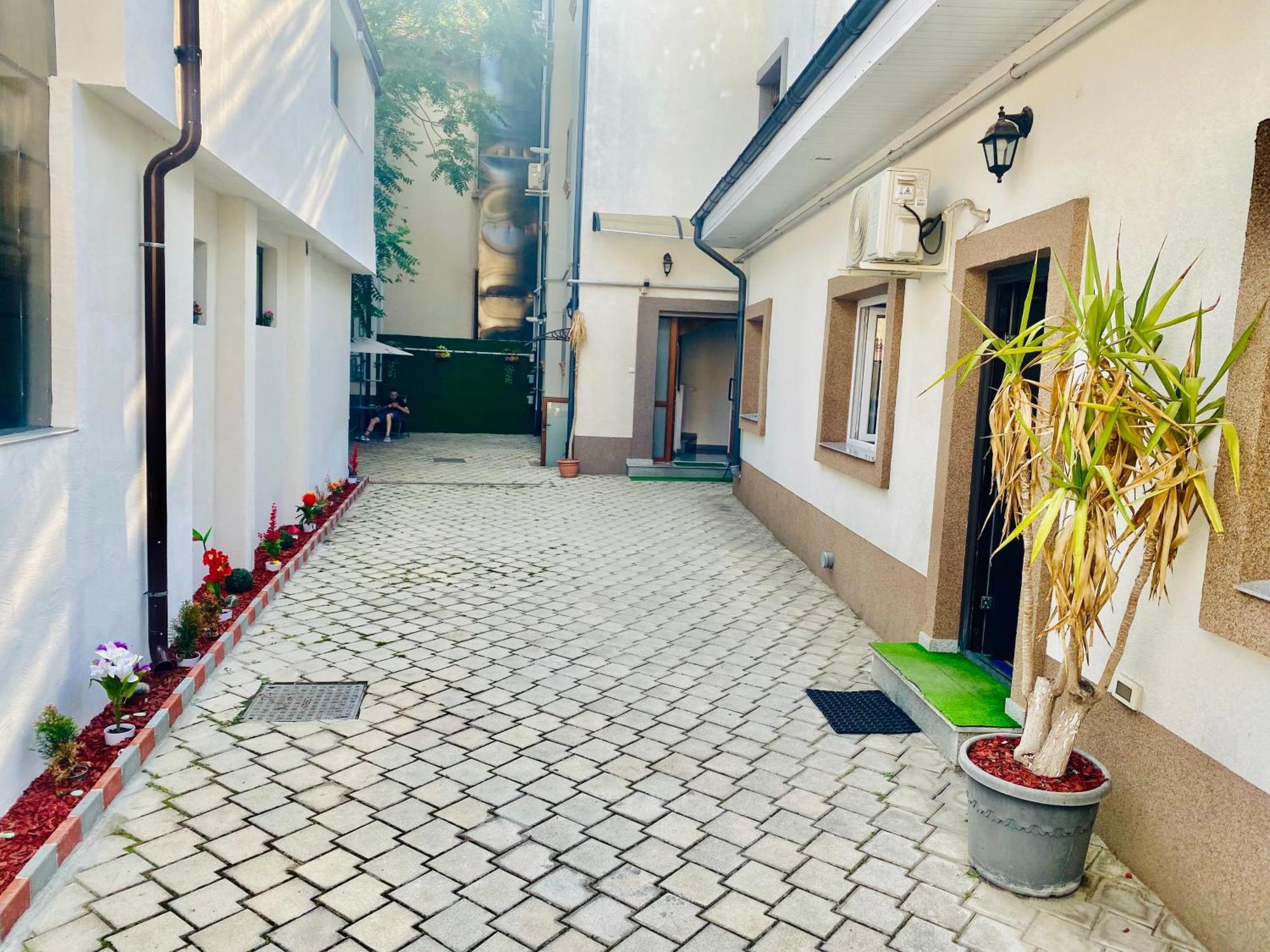 Albergue Cazan House Bucarest Exterior foto